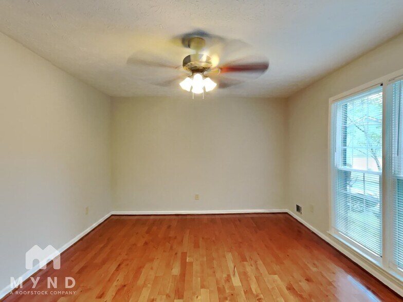 Building Photo - 2211 Tarence Ln SW