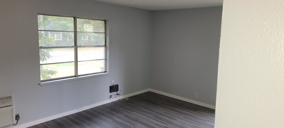 2nd Pic of Living Room - 113 N McKown Ave