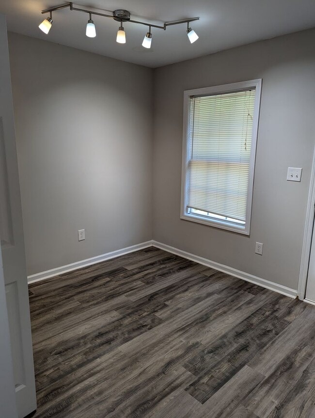 Building Photo - Nice Two Bedroom Duplex In A Great Location!