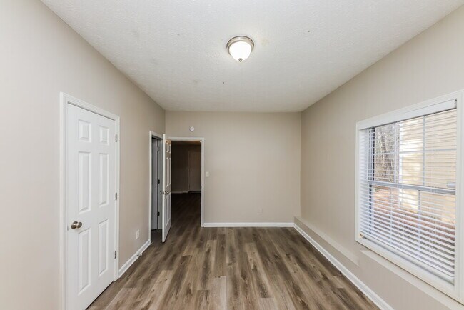 Building Photo - 2740 Owens Dr