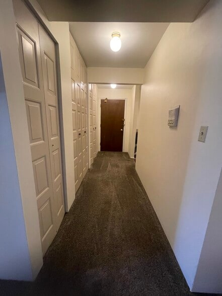 Building Photo - 7 Oak Creek Dr