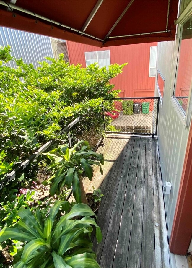 Building Photo - 823 Robin St