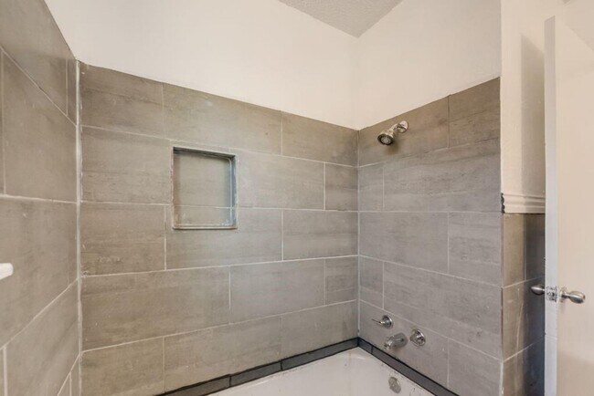 Building Photo - 3415 Crites St
