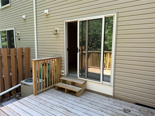 Building Photo - 116 Jordache Ln