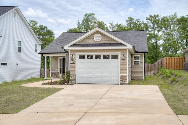 Building Photo - 3 Bedroom 2 Bathroom Home in Haynes Station