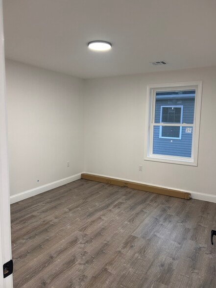 Building Photo - 116 Sherwood St