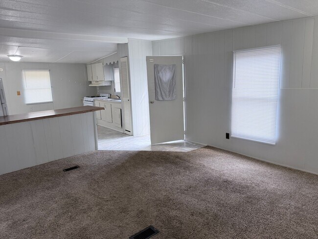 Building Photo - 61 Oakwood Cir