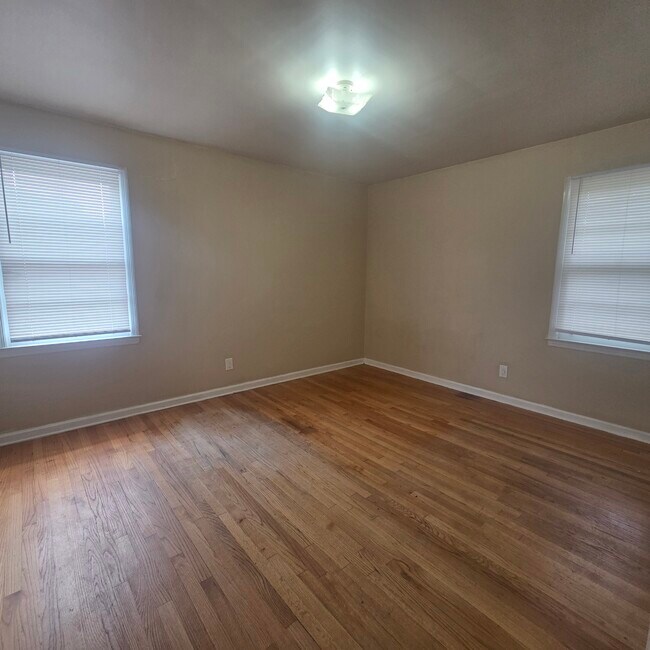 Building Photo - 2916 Walden Dr