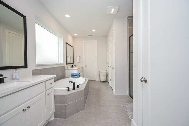 Building Photo - 71 Perennial Cyn Dr