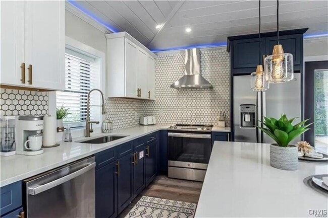 Building Photo - 1014 Main St