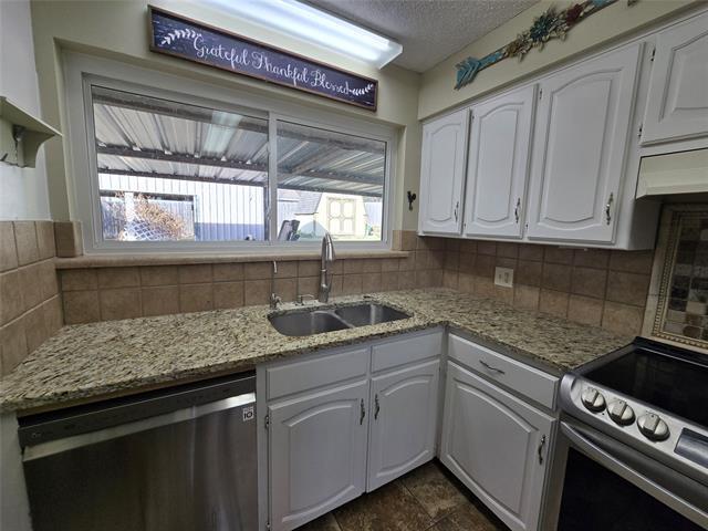 Building Photo - 301 E 6th St