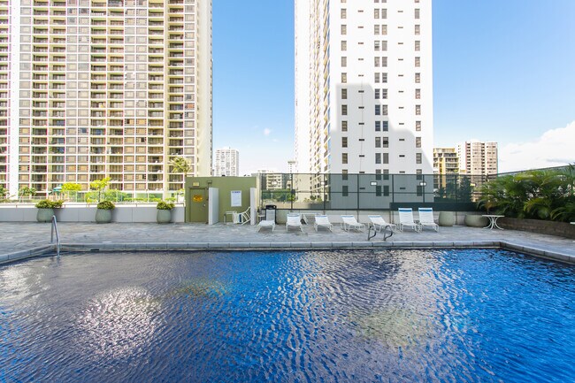 Building Photo - 229 Paoakalani Ave