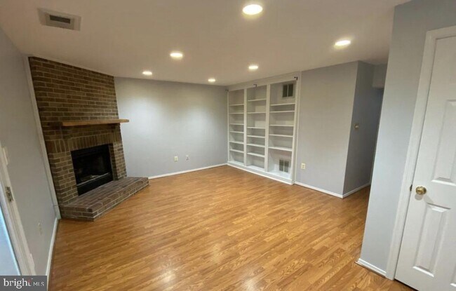 Building Photo - 14447 Four Chimney Dr
