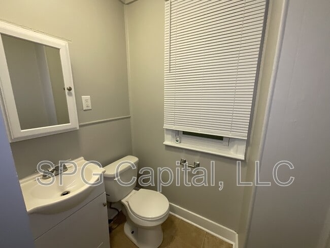 Building Photo - 415 N Pitt St