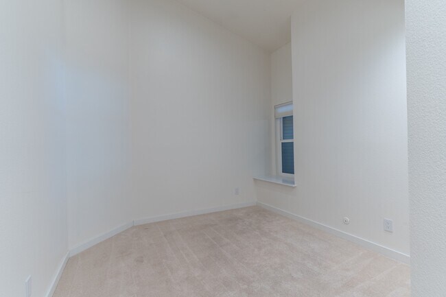 Building Photo - 1228 Demeo St