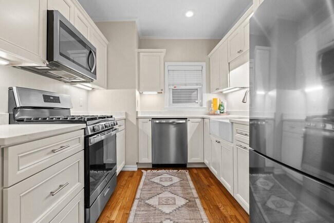 Primary Photo - 436 W 2nd St