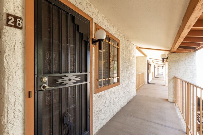 Building Photo - Gated 2 bed 2 bath condo with Gold Course Views