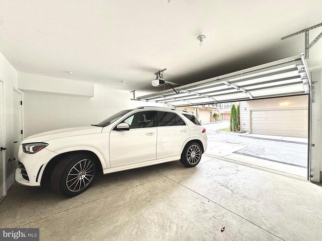 Building Photo - 5502 Topaz Ln