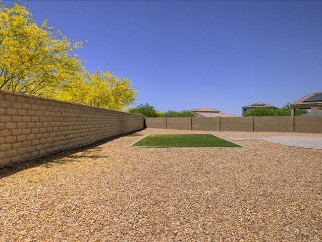 Building Photo - 3 Bedroom 2.5 Bathroom