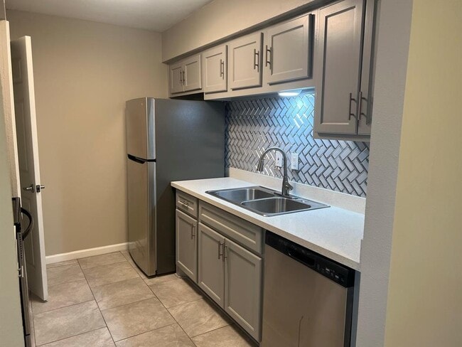 Building Photo - 5550 N Braeswood Blvd