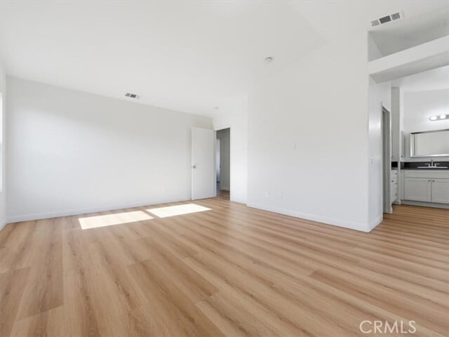 Building Photo - 2775 S Buena Vista Ave