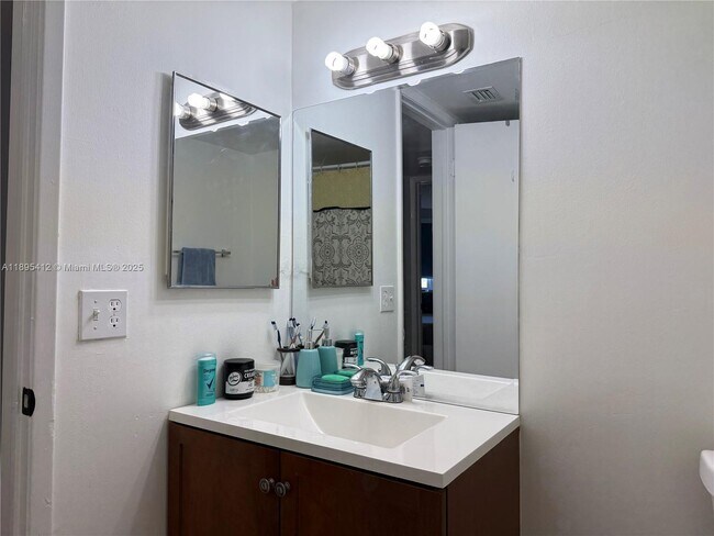 Building Photo - 9725 Fontainebleau Blvd