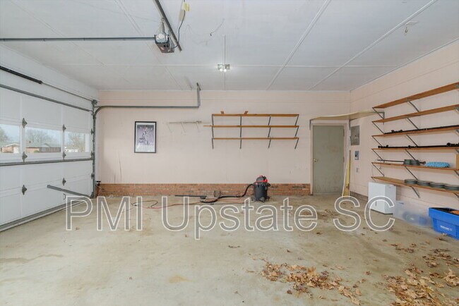 Building Photo - 103 Avondale Dr