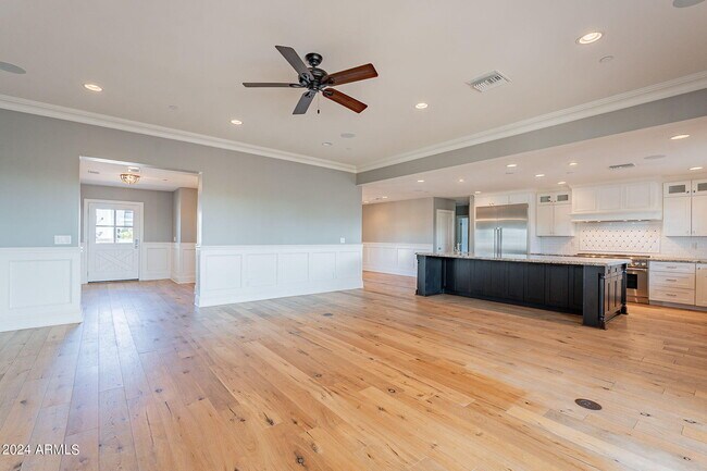 Building Photo - 6433 E Calle Camelia