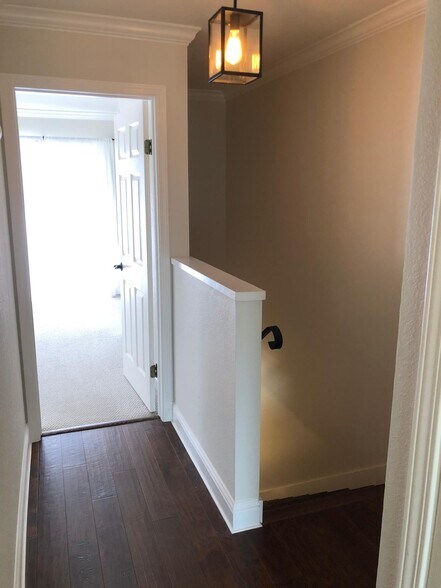 Building Photo - 2400 Lincoln Village Dr