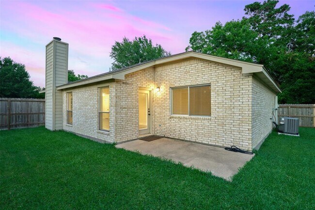 Building Photo - 354 Fantasy Ln