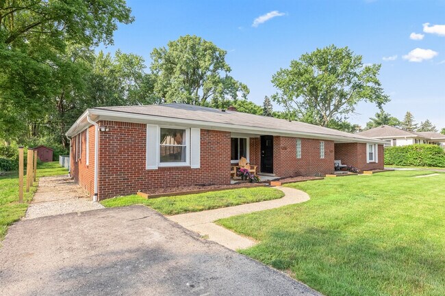 Building Photo - 8254 Mary Ann Ave