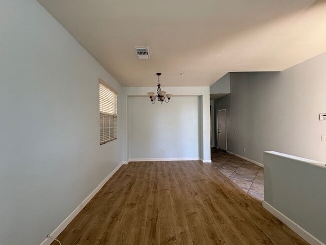 Building Photo - Redlands Home in Gated Community