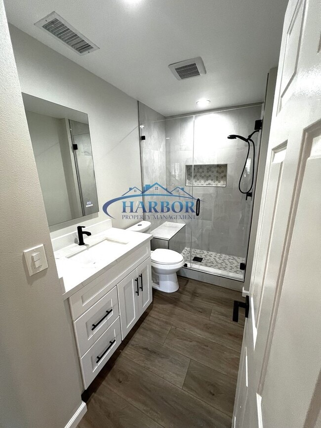 Building Photo - MOVE IN SPECIAL $1,000 OFF 1st Months Rent