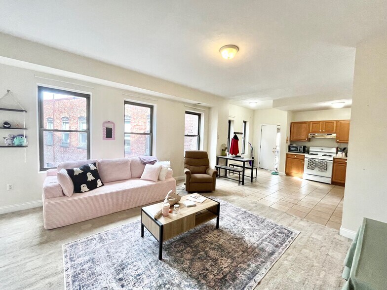 Building Photo - 10 S Huntington Ave