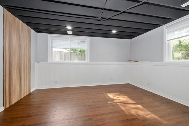 Building Photo - 225 Kedvale Ct
