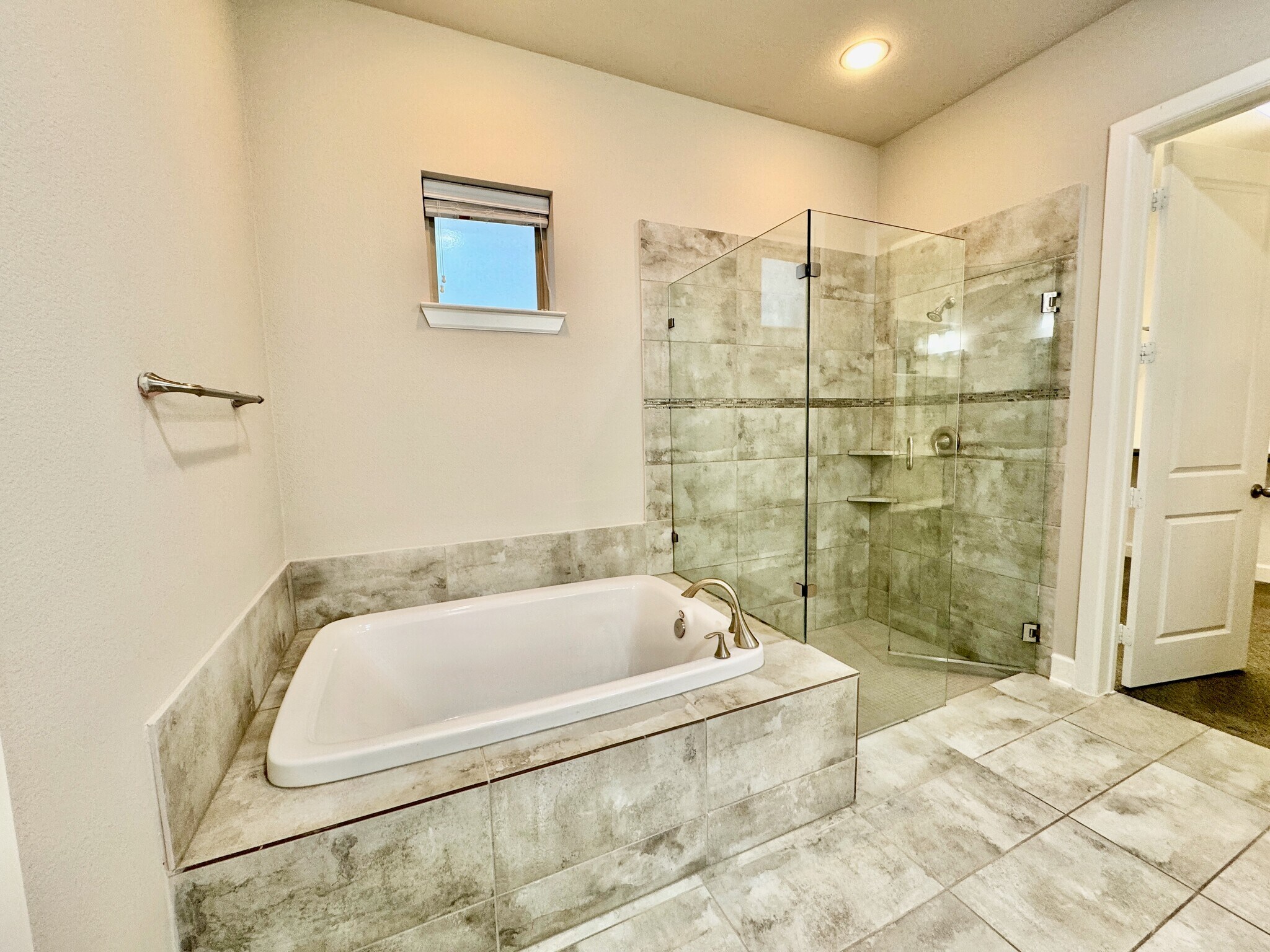 Master Bathroom - 1132 Crane St