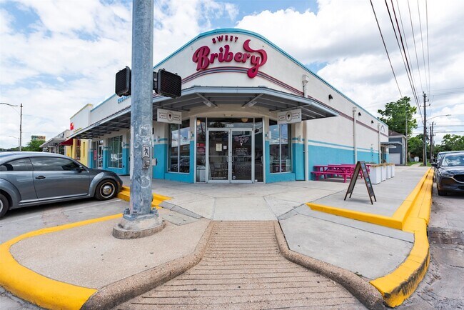 Building Photo - 1426 W 21st St