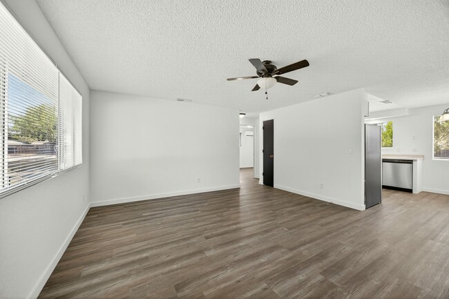 Building Photo - Modern 2-Bedroom Duplex with New Kitchen &...