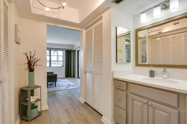 Building Photo - 3722 SE 12th Ave