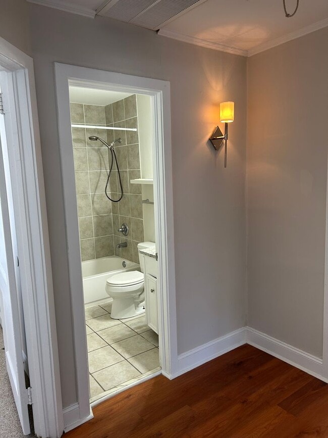 Building Photo - 2 Bedroom Apartment on Blossom Street