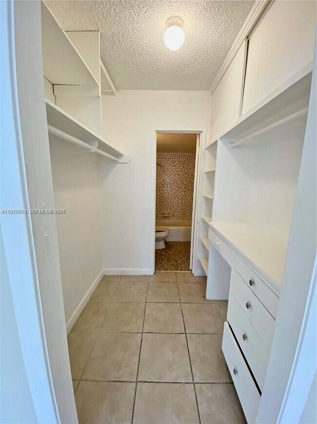 Building Photo - 7545 E Treasure Dr