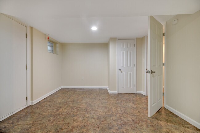 Building Photo - 618 Columbia Rd NW