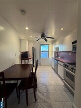 Building Photo - 418 Main St