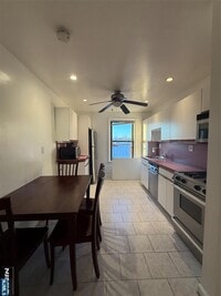 Building Photo - 418 Main St