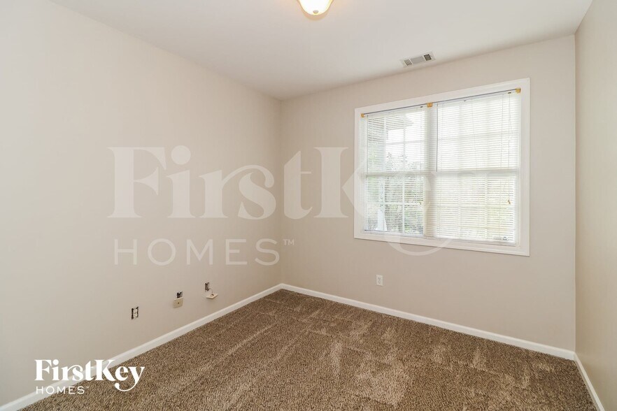 Building Photo - 1595 Pilgrim Way