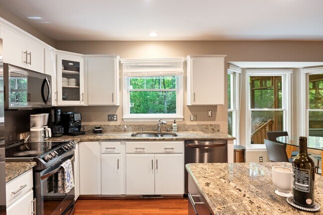 Building Photo - Single Family Home: Durham/Chapel Hill Line