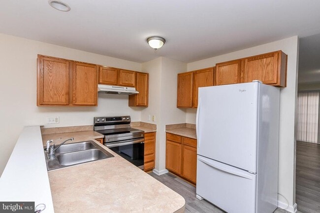 Building Photo - 24 Sanford Dr