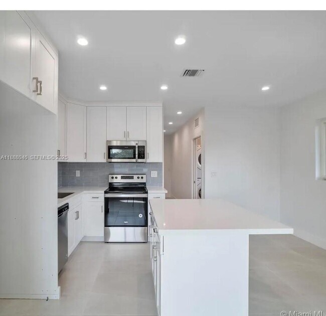 Building Photo - 6329 SW 23rd St