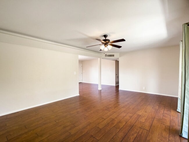 Building Photo - 1913 E El Parque Dr