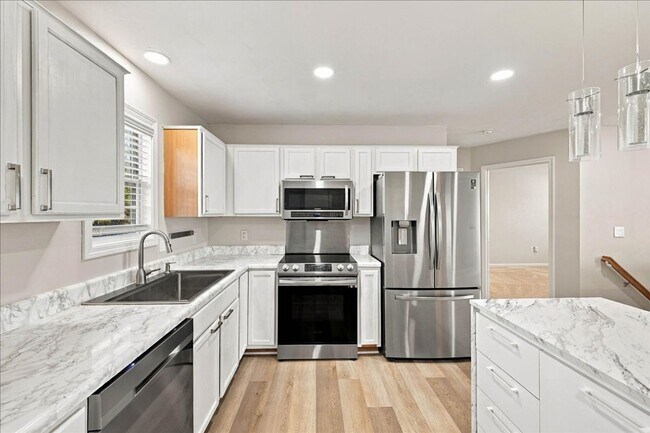 Building Photo - 170 Wistaria Dr